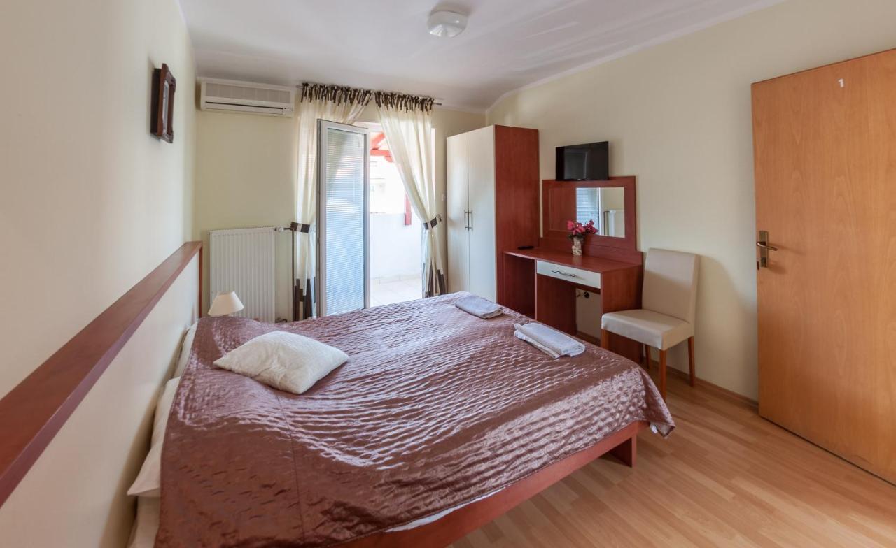 Pag Marina Rooms & Apartment 外观 照片
